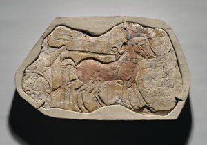 امتداد حصانين يسحبان عربة ، من تل العمارنة ، المملكة الحديثة ، c.1353-1336 قبل الميلاد (جص جبسي مطلي)