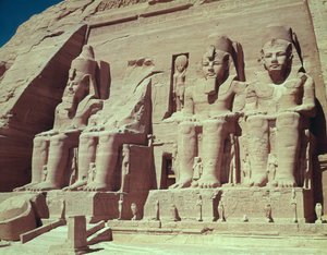 أربع شخصيات ضخمة للملك ، من معبد رمسيس الثاني ، المملكة الحديثة ، ج 1279-1213 قبل الميلاد بواسطة الأسرة المصرية التاسعة عشرة