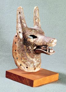 رأس أنوبيس ، مع فك مفصلي ، يستخدم كقناع أوراكل ، المملكة الحديثة (خشب مطلي) (انظر أيضًا 55441)