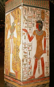 عمود يصور أوزوريس وكاهن يرتدي جلد النمر ، من مقبرة نفرتاري ، المملكة الجديدة (لوحة جدارية) بواسطة الأسرة المصرية التاسعة عشرة