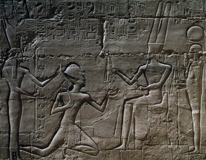 رمسيس الثاني أمام آمون-رع، نقوش بارزة، قاعة الأعمدة الكبرى، معبد آمون، مجمع معبد الكرنك (قائمة اليونسكو للتراث العالمي بواسطة الأسرة المصرية التاسعة عشرة