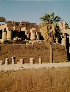 سور رمسيس الثاني ومعبد تحتمس