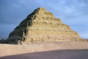 هرم الخطوة للملك زوسر (c.2667-2648 قبل الميلاد) المملكة القديمة