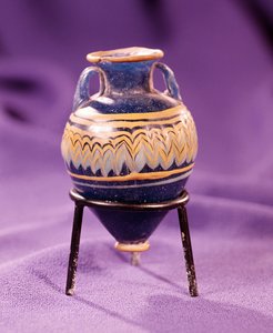 أمفورا ، القرنين الثالث والرابع قبل الميلاد (زجاج) بواسطة مصري مصري