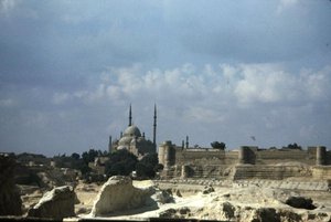 مسجد أسوان بواسطة المدرسة المصرية