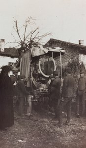ألبوم الحرب العالمية الأولى في فريولي فينيتسيا جوليا: سيارة كهروضوئية ، 01-04 / 1916 (صورة بالأبيض والأسود) بواسطة ايلينا بيانكونشيني