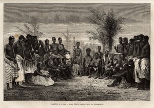 يحيط Amadifou ، ملك Assinie (Comptoir francais de Côte d'Ivoire) بلاطه وموسيقيه ، حوالي عام 1868 ، نقشًا بعد الرسم الذي رسمه إميل بايارد ، يوضح الرحلة إلى كوت ديفوار ، في عام 1868 ، بواسطة نائب الأدميرال فلوريو دي Langles ، سنة النشر بواسطة إميل أنطوان بايارد