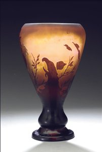 إناء ، حوالي 1915 بواسطة اميل جالي