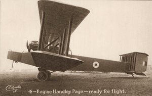 طائرة ذات 4 محركات من نوع Handley Page ، جاهزة للطيران (صورة b / w) بواسطة مصور انجليزى
