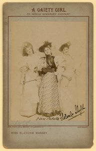 A Gaiety Girl - Miss Blanche Massey، Grace Palotta، Florence Lloyd بواسطة مصور انجليزى