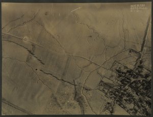 صورة جوية مع خنادق الحرب العالمية الأولى ، 1918 بواسطة مصور انجليزى