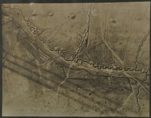 صورة جوية مع خنادق الحرب العالمية الأولى ، 1918 بواسطة مصور انجليزى
