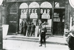 حزب حديقة قصر باكنغهام ، 1911 بواسطة مصور انجليزى