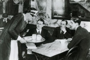 حزب حديقة قصر باكنغهام ، 1911 بواسطة مصور انجليزى