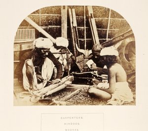 النجارين ، الهندوس ، مدراس ، من شعب الهند ، بقلم جيه فوربس واتسون ، تم نشره عام 1868 (طبعة زخرفية) بواسطة مصور انجليزى