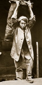 إيصال الفحم ، مطبوعة من هوراس دبليو نيكولز ، ج .1916 (التصوير الفوتوغرافي) بواسطة مصور انجليزى
