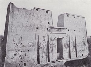 مصر: برج معبد إدفو (b / w photo) بواسطة مصور انجليزى