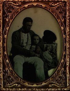الأب والطفل ، حوالي 1850 (ambrotype_ بواسطة مصور انجليزى