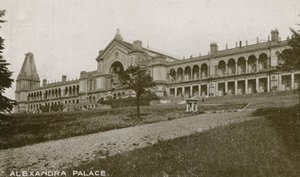 منظر عام لقصر الكسندرا بواسطة مصور انجليزى