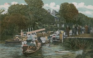Goring - ركوب القوارب على النهر. أُرسلت البطاقة البريدية عام 1913. بواسطة مصور انجليزى