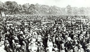 مظاهرة أصوات عظيمة للنساء في هايد بارك ، 21 يونيو 1908 بواسطة مصور انجليزى