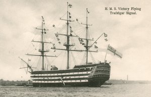 HMS Victory ، إشارة ترافلغار الطائرة بواسطة مصور انجليزى