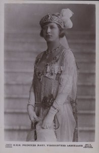 HRH Princess Mary, Viscountess Lascelles (b/w photo) بواسطة مصور انجليزى