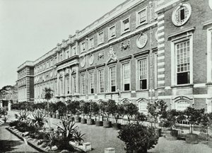قصر هامبتون كورت ، طريق هامبتون كورت ، ريتشموند: The Terrace ، Wrens Court ، 1896 بواسطة مصور انجليزى