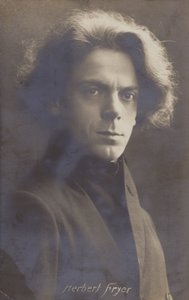هربرت فراير ، ملحن وعازف بيانو إنجليزي (1877-1957) بواسطة مصور انجليزى