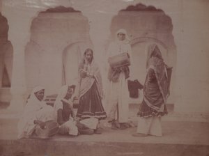 فرقة Hermaphrodite ، من مجموعة Dorothy Newsome-Glenn للآراء الهندية ، حوالي 1863 (صورة بالأبيض والأسود) بواسطة مصور انجليزى