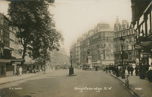 نايتسبريدج ، لندن بواسطة مصور انجليزى