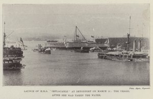 إطلاق HMS Implacable في Devonport في 11 مارس ، السفينة بعد أن أخذت الماء بواسطة مصور انجليزى