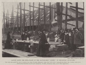 وضع لوحة عارضة لملكة السفن الحربية في Devonport Dockyard بواسطة مصور انجليزى