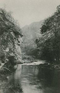 الأسود وجه روك ، Dovedale بواسطة مصور انجليزى