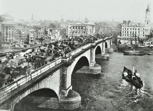 جسر لندن: حركة مرور تجرها الخيول على الجسر ، 1895 بواسطة مصور انجليزى