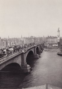 لندن: جسر لندن (صورة b / w) بواسطة مصور انجليزى