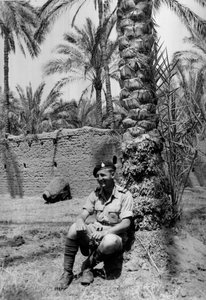 لويس كوهين ، من ألبوم أعده الرائد WHJ Sale ، 1943 بواسطة مصور انجليزى