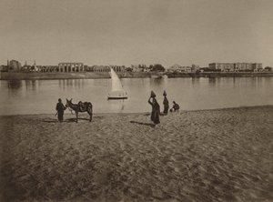 الأقصر ، منظر عام لمعبد الأقصر من النيل بواسطة مصور انجليزى