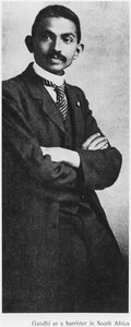 المهاتما غاندي (1869-1948) كمحام في جنوب أفريقيا ، c.1900 بواسطة مصور انجليزى