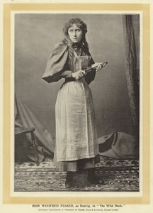 ملكة جمال Winifred Fraser ، مثل Hedvig ، في The Wild Duck