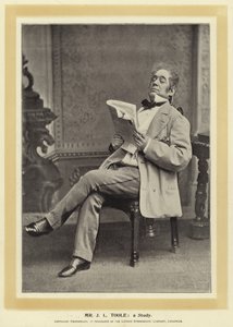 Mr JL Toole: دراسة بواسطة مصور انجليزى
