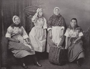 Newhaven Fishwives بواسطة مصور انجليزى