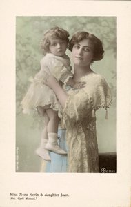 Nora Kerin, English stage actress and her daughter, Joan (coloured photo) بواسطة مصور انجليزى