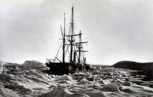 North Pole:”” Alert”” nipped near cape Beechey, Robeson channel - in “” Narrative of a voyage to the Polar See during 1875-76””, G.S. Nares, ed. London بواسطة مصور انجليزى