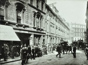 شارع أولد برود ، مدخل البورصة ، مدينة لندن ، 1890 بواسطة مصور انجليزى