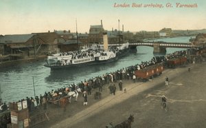 Paddle steamer from London arriving at Great Yarmouth, Norfolk (photo) بواسطة مصور انجليزى