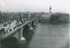 صورة لجسر لندن بواسطة مصور انجليزى