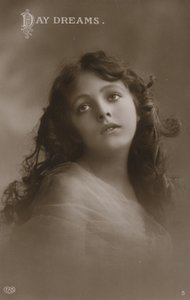 فتاة جميلة ، حلم اليوم (b / w photo) بواسطة مصور انجليزى