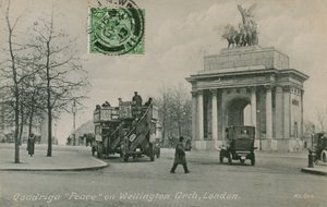 Quadriga Peace on Wellington Arch في لندن. أُرسلت البطاقة البريدية عام 1913. بواسطة مصور انجليزى