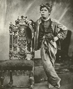Ragged School Boy في عام 1860 (صورة b / w) بواسطة مصور انجليزى